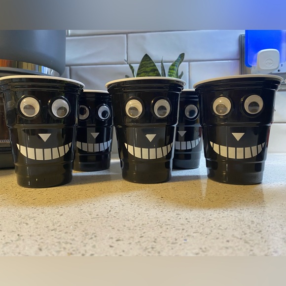 unbranded Party Supplies New 3 12oz Plastic Cups With Moving Eyes 4